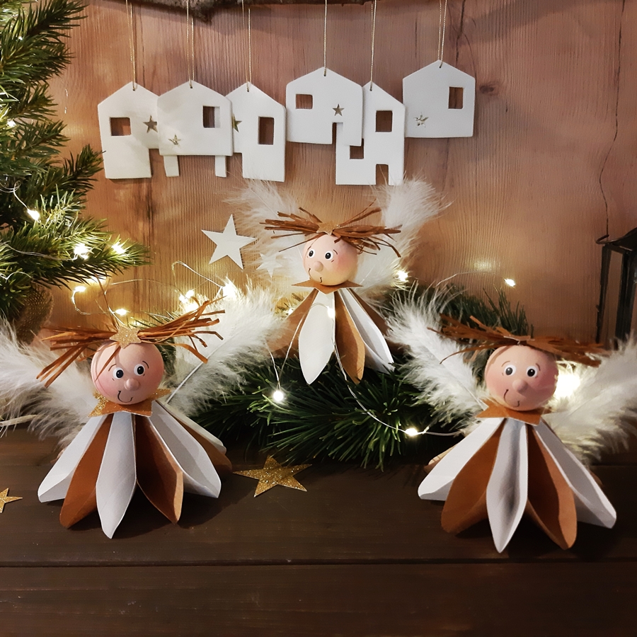 Weihnachts-Engel aus Papiertüten