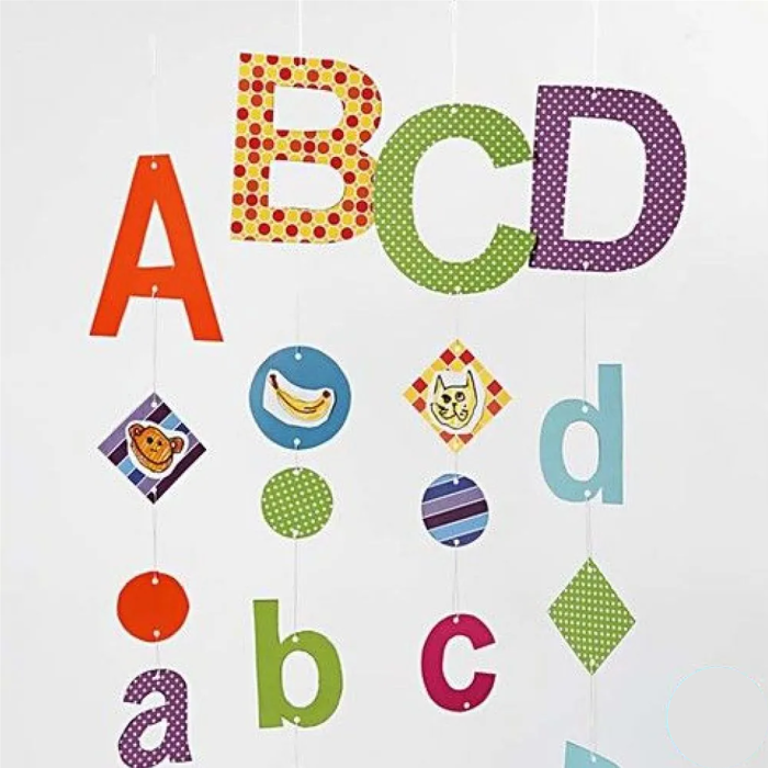 ABC Mobile mit Buchstaben und Bildern